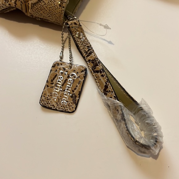 NWOT Solina Snakeskin Leather Wristlet - Picture 5 of 7